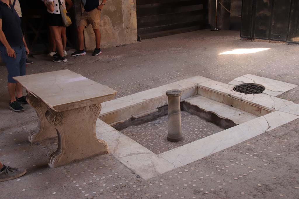 III.11 Herculaneum. September 2019.
Room 6, looking south-west across impluvium and atrium floor of opus signinum decorated with a pattern of white tiling.
Photo courtesy of Klaus Heese.